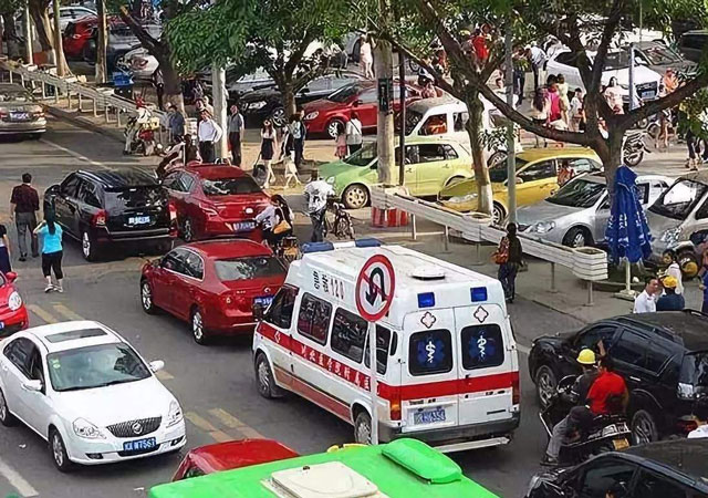 避讓救護(hù)車.jpg