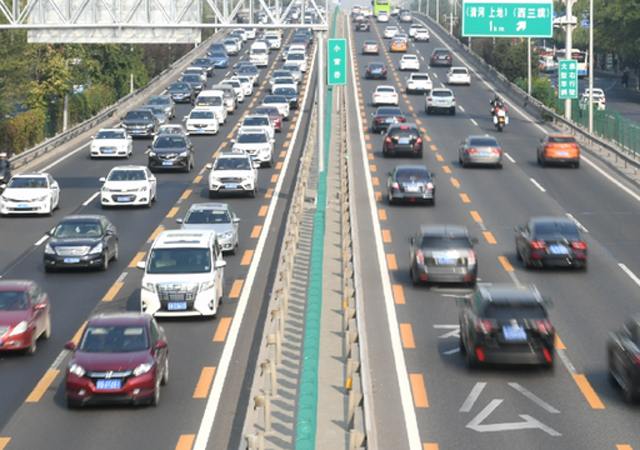 小型汽車(chē)駕駛證取消70歲年齡上限1.jpg