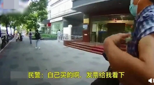 男子每天從超市塞豬肉進(jìn)衣褲獲利萬(wàn)元3.jpg