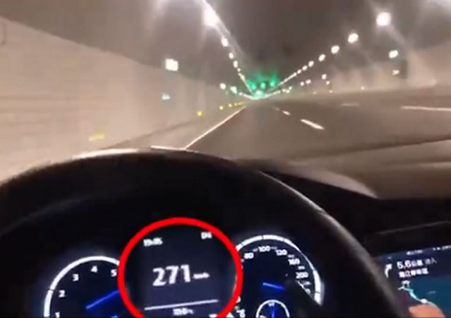司機隧道內(nèi)飆車時速271公里1.jpg