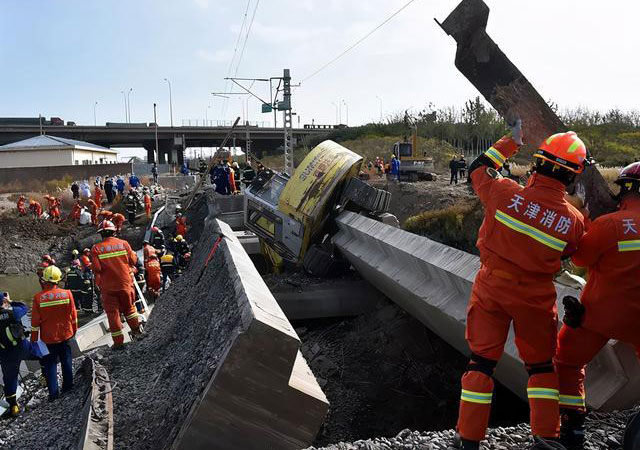 天津鐵路橋坍塌共造成7死5傷8.jpg