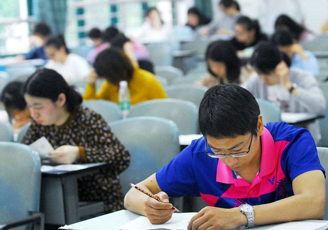 深圳首次招錄港澳籍公務(wù)員1.jpg
