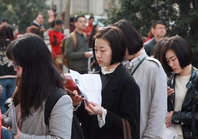 深圳首次招錄港澳籍公務(wù)員2.jpg