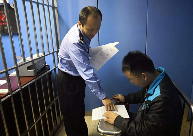 男子開車上天橋被拘留2.jpg