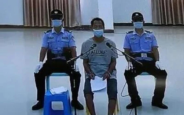 保安在校內(nèi)砍傷41人3.jpg
