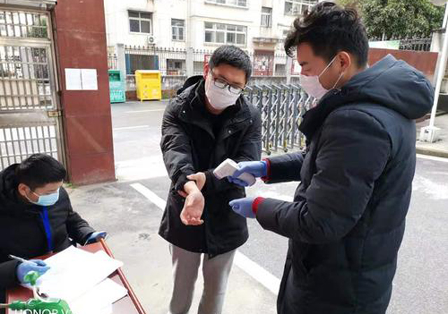 杭州某醫(yī)師故意泄露流調(diào)報(bào)告被拘1.jpg