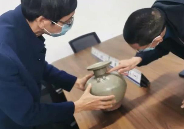 男子挖出西晉陶罐不肯上交640.jpg