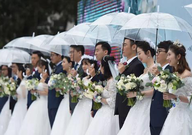 政協(xié)委員建議法定結婚年齡降至18歲3.jpg