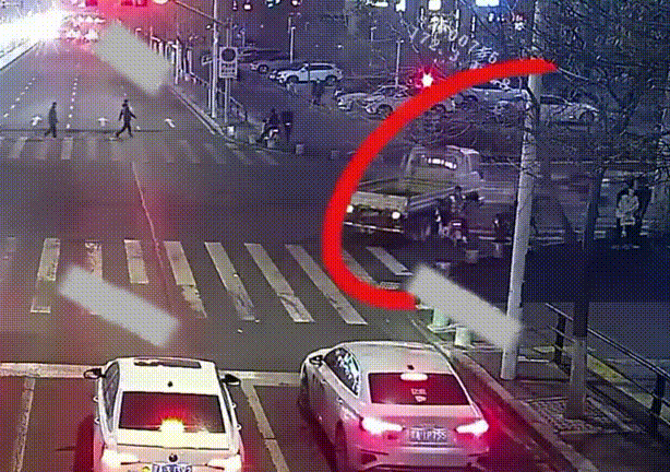 男子半年遇70余起交通事故被刑拘.jpg