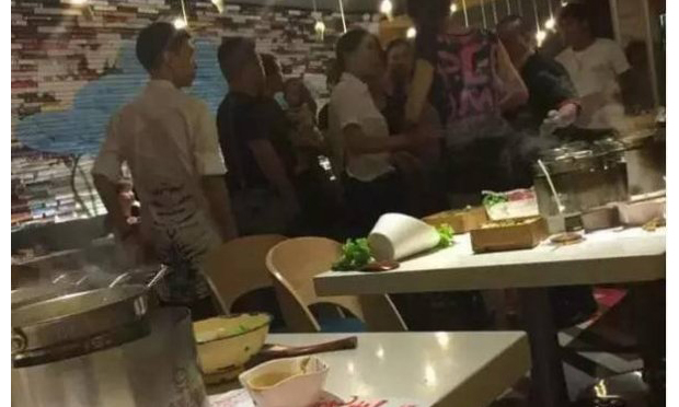 溫州火鍋店潑湯服務(wù)員獲刑 被認為有“情緒障礙”