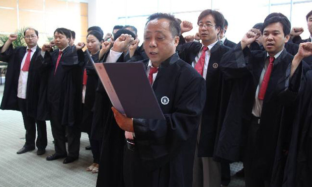 誰(shuí)有權(quán)成為訴訟代理人 訴訟代理人又有哪些權(quán)利