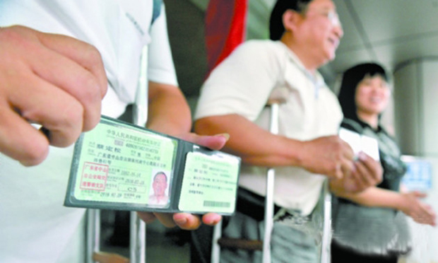 公安部：2015年全國機動車和駕駛?cè)搜该驮鲩L