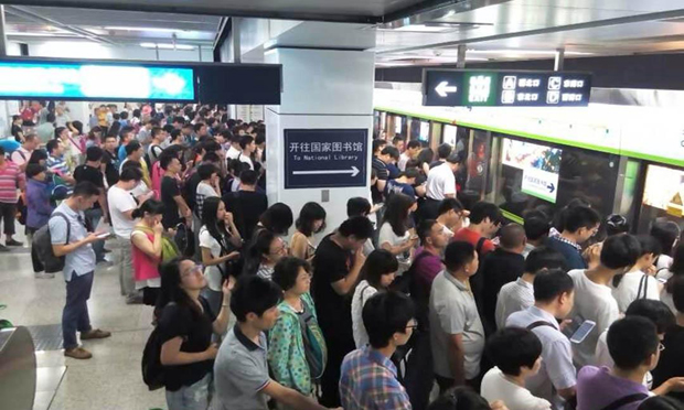 男子早高峰乘地鐵被擠傷訴地鐵公司 索賠190萬(wàn)