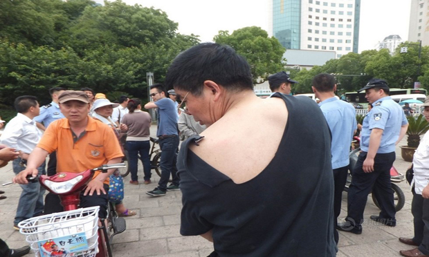 民警粗暴執(zhí)法,，“寬容”未必是“放縱”