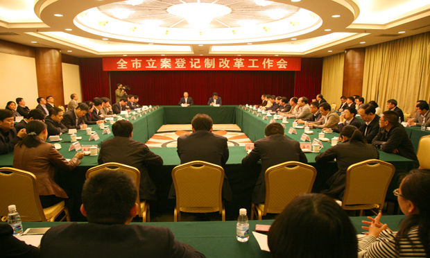 中國(guó)立案登記制改革一年：“民告官”渠道更暢 案件顯增