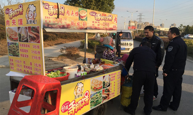 六部門：加強學(xué)校食品安全 嚴查校園周邊無證攤販