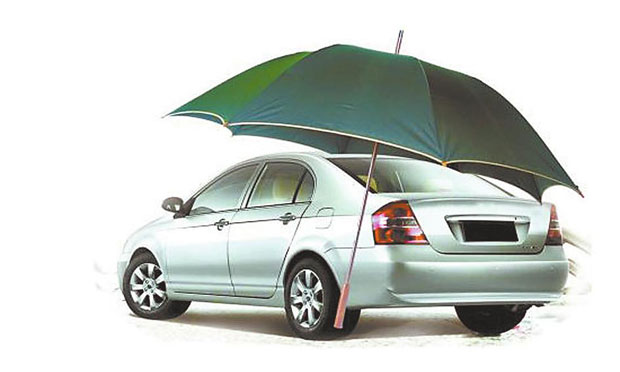 司機下車被自己車撞傷,，屬于第三者責任險的責任范圍嗎