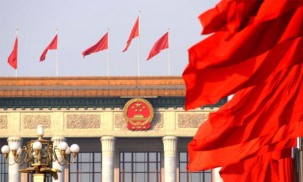 國(guó)歌法草案二審 侮辱國(guó)歌或?qū)⒈蛔肪啃淌仑?zé)任