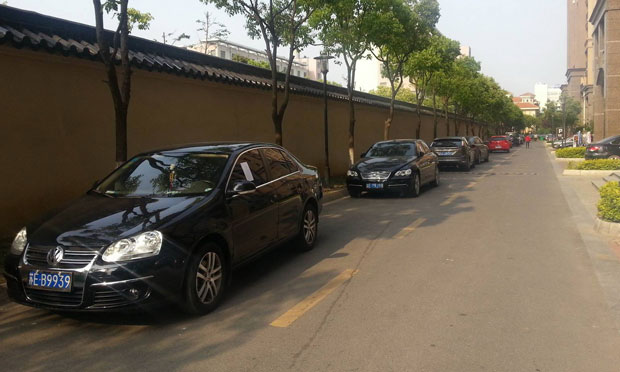 小區(qū)前違停被罰款,？收取“清臟費(fèi)”無法律依據(jù)