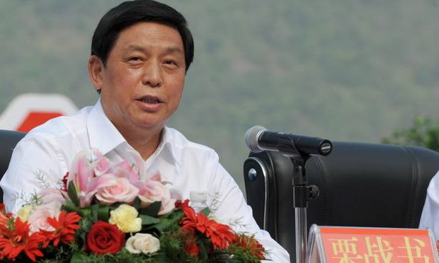 普及憲法知識 弘揚憲法精神 使全體人民 成為憲法的忠實崇尚者自覺遵守者堅定捍衛(wèi)者