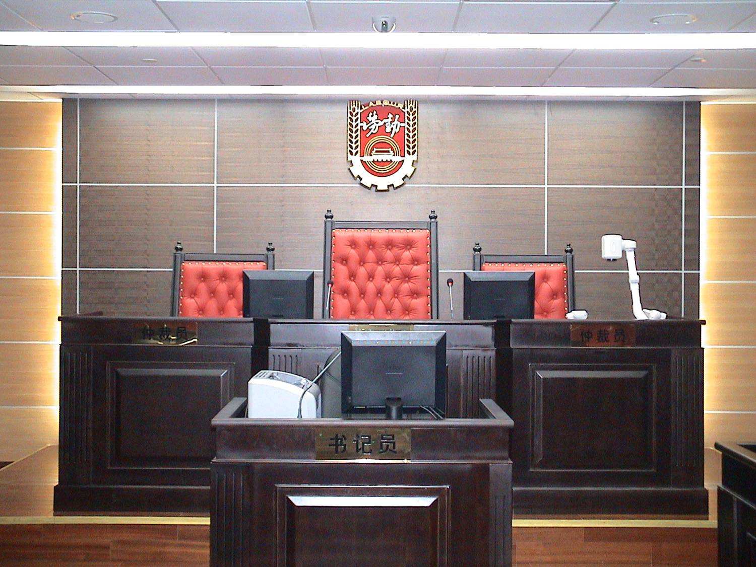勞動仲裁到底是什么意思,，勞動仲裁跟勞動訴訟有什么區(qū)別？